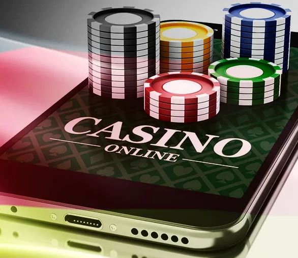 En mobiltelefon med texten "Casino Online" och spelmarker på sig.